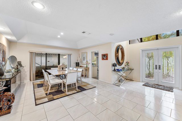 46 Woods Lane, Boynton Beach, FL 33436