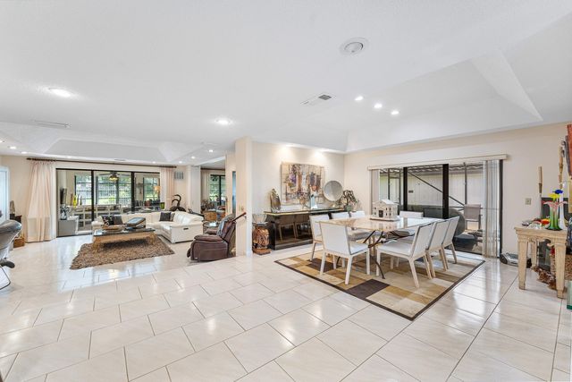 46 Woods Lane, Boynton Beach, FL 33436