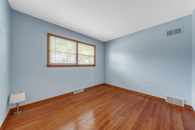 330 Gareth Lane, Schaumburg, IL 60193