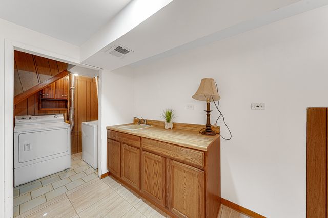 330 Gareth Lane, Schaumburg, IL 60193
