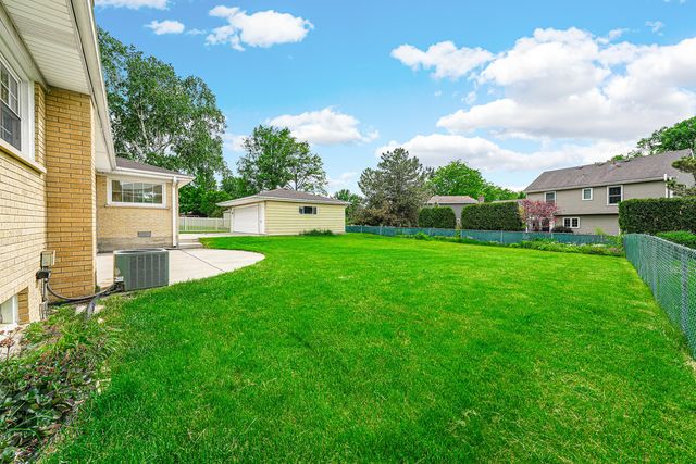 330 Gareth Lane, Schaumburg, IL 60193