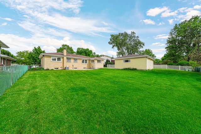 330 Gareth Lane, Schaumburg, IL 60193