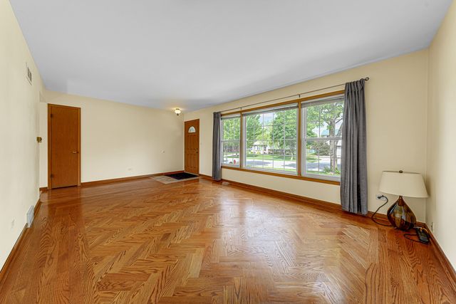 330 Gareth Lane, Schaumburg, IL 60193