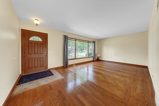 330 Gareth Lane, Schaumburg, IL 60193