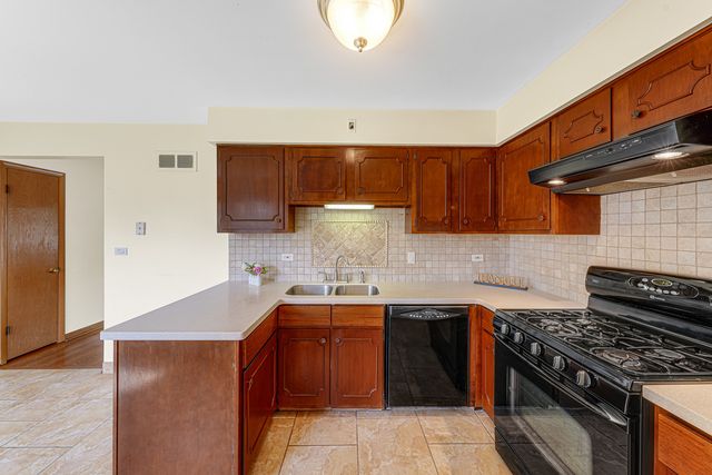 330 Gareth Lane, Schaumburg, IL 60193
