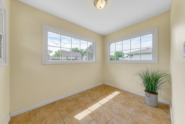 330 Gareth Lane, Schaumburg, IL 60193