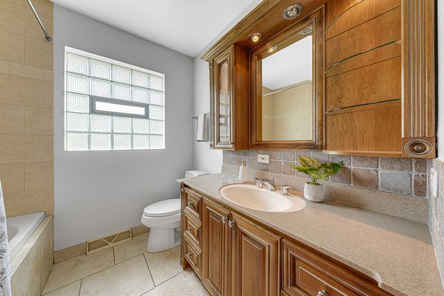 330 Gareth Lane, Schaumburg, IL 60193
