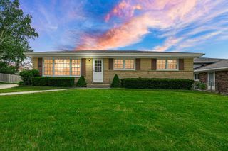 330 Gareth Lane, Schaumburg, IL 60193