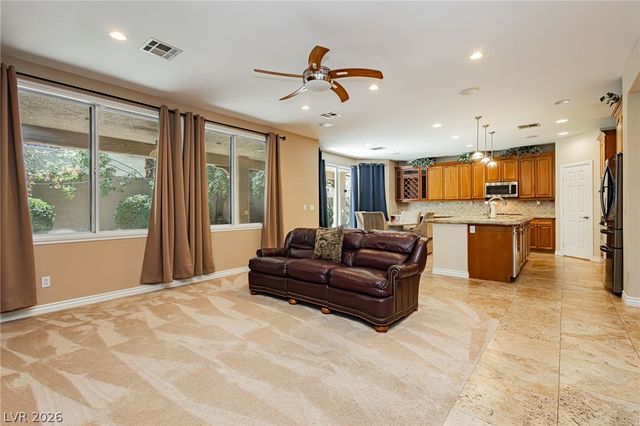 7427 Tomahawk Bend Avenue, Las Vegas, NV 89113
