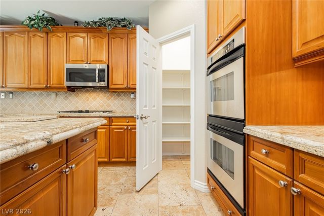 7427 Tomahawk Bend Avenue, Las Vegas, NV 89113