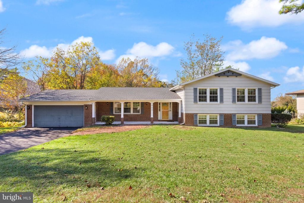 934 WINCHESTER DR, Westminster, MD 21157