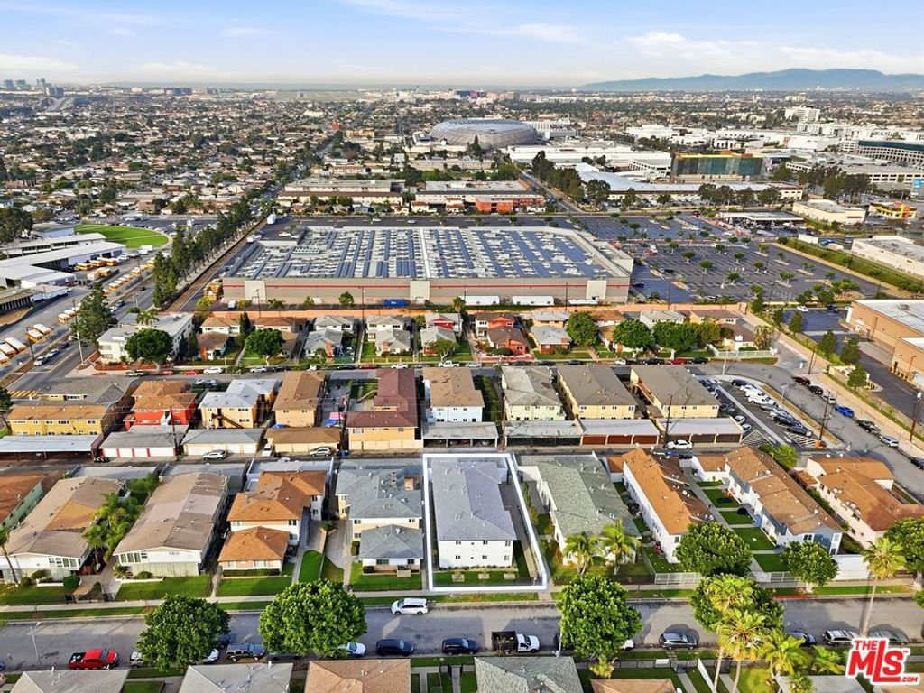 Image 11 of property listing at 10223 Darby Avenue, Inglewood, CA 90303