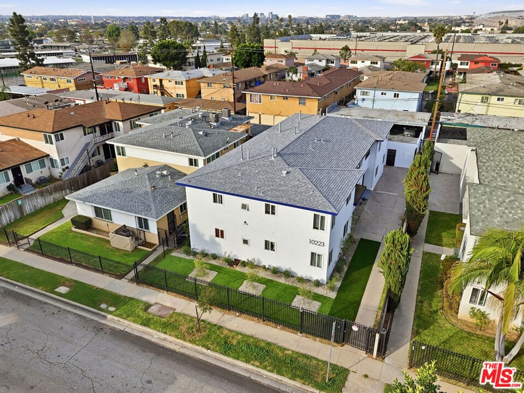 Image 14 of property listing at 10223 Darby Avenue, Inglewood, CA 90303