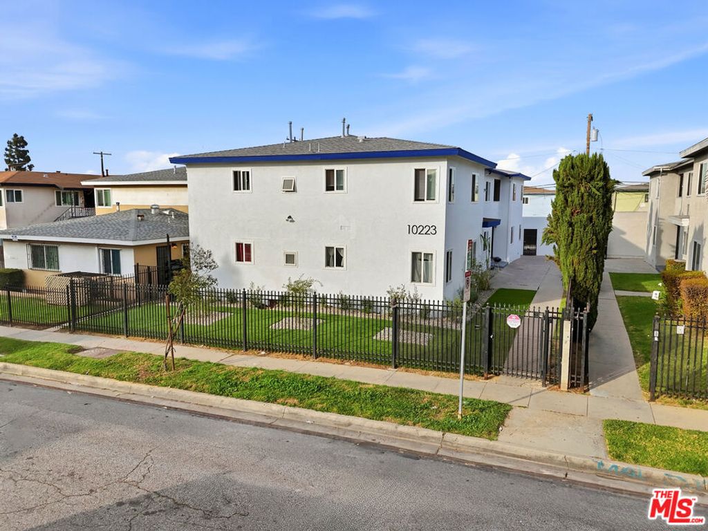 Image 17 of property listing at 10223 Darby Avenue, Inglewood, CA 90303