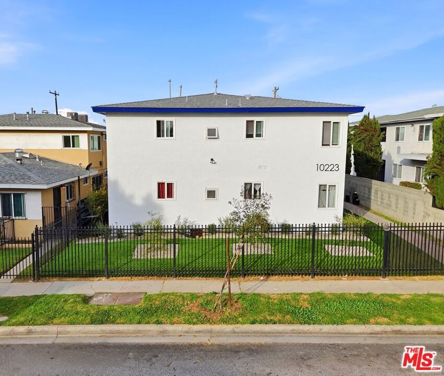 Image 4 of property listing at 10223 Darby Avenue, Inglewood, CA 90303