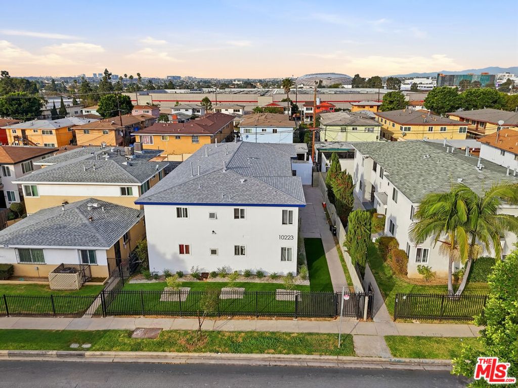 Image 6 of property listing at 10223 Darby Avenue, Inglewood, CA 90303