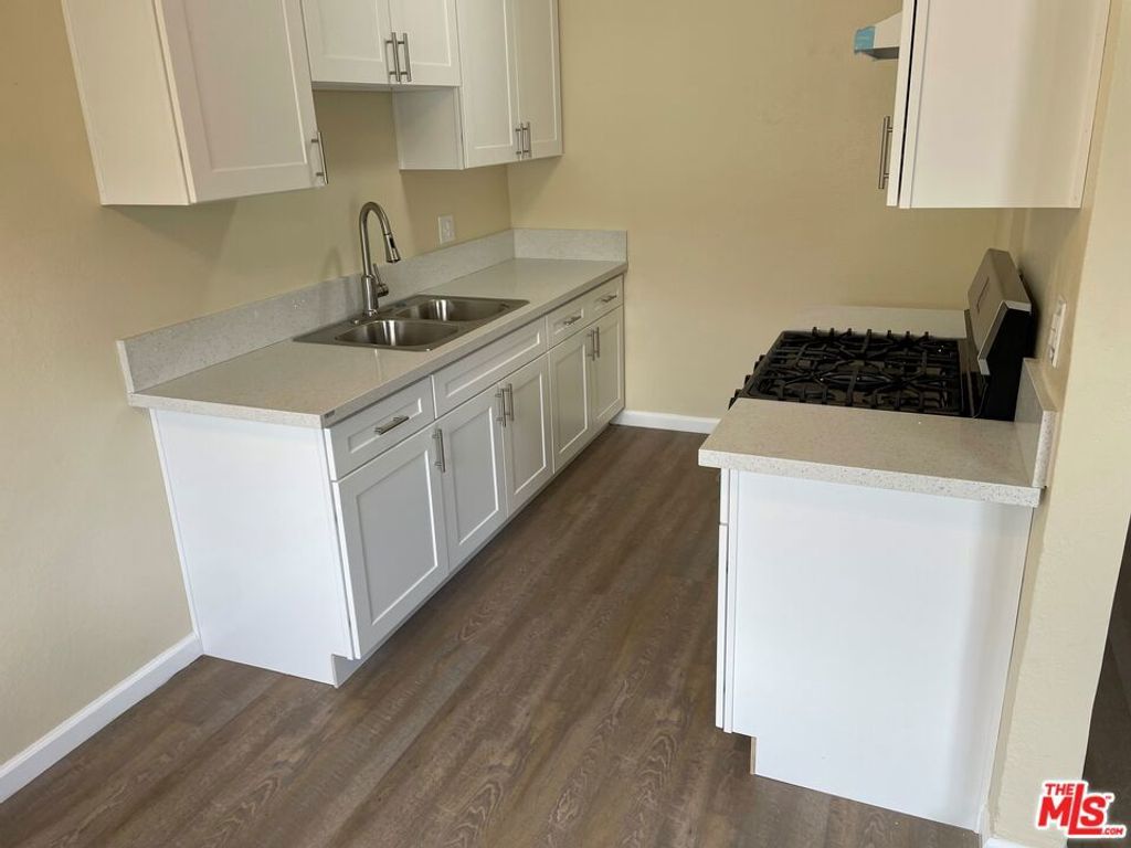 Image 7 of property listing at 10223 Darby Avenue, Inglewood, CA 90303