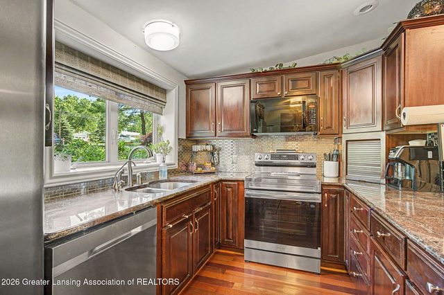 6187 Willow Highway, Grand Ledge, MI 48837