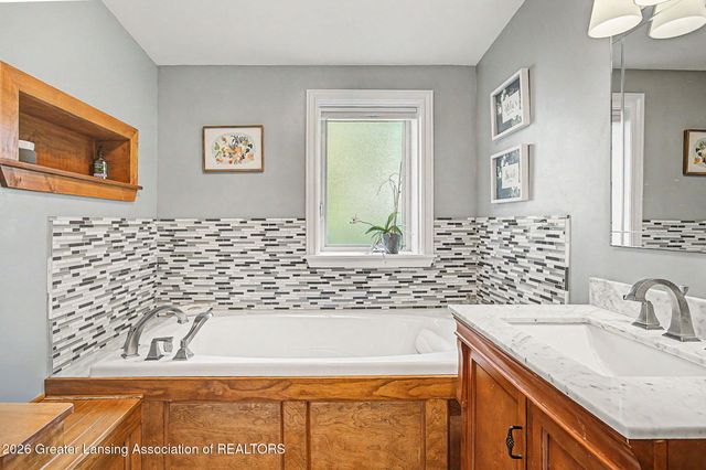 6187 Willow Highway, Grand Ledge, MI 48837