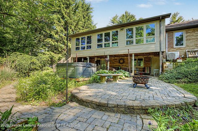 6187 Willow Highway, Grand Ledge, MI 48837