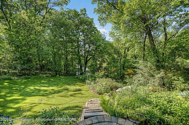 6187 Willow Highway, Grand Ledge, MI 48837