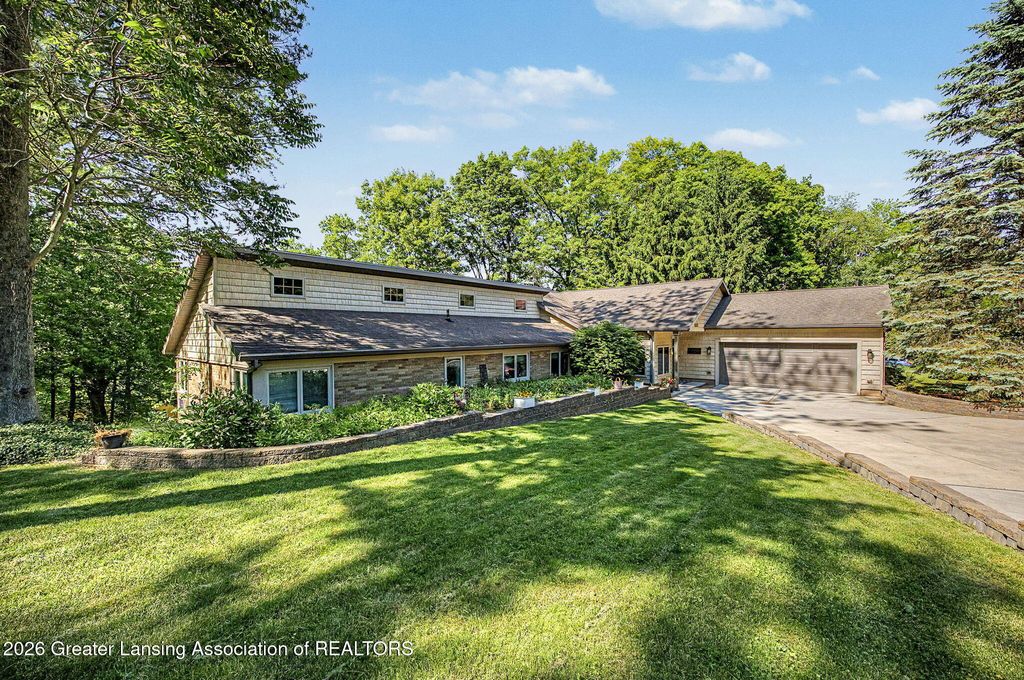 6187 Willow Highway, Grand Ledge, MI 48837