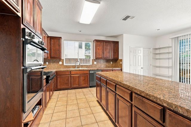 1943 Basil Dr, Manteca, CA 95336