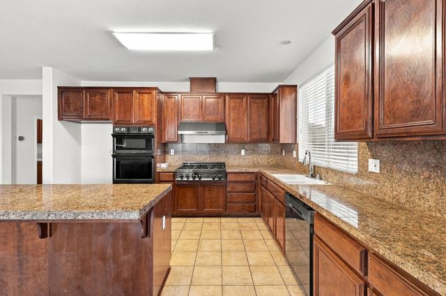 1943 Basil Dr, Manteca, CA 95336