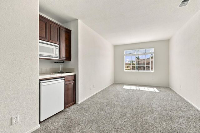 1943 Basil Dr, Manteca, CA 95336
