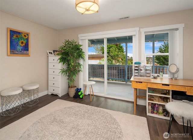 2820 27th Avenue W, Seattle, WA 98199