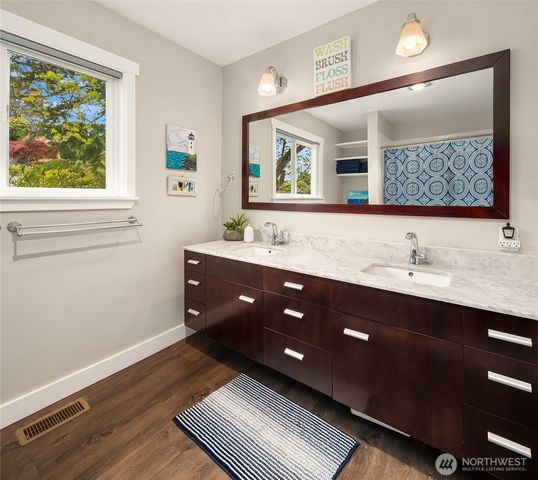 2820 27th Avenue W, Seattle, WA 98199