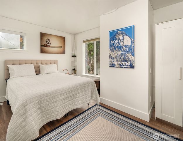 2820 27th Avenue W, Seattle, WA 98199
