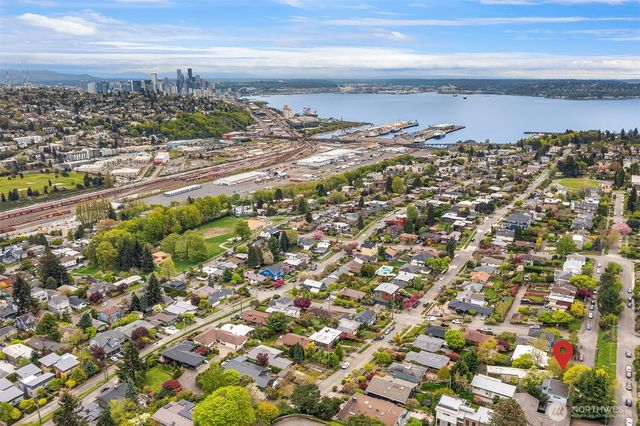 2820 27th Avenue W, Seattle, WA 98199