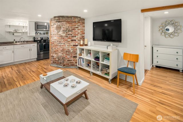 2820 27th Avenue W, Seattle, WA 98199