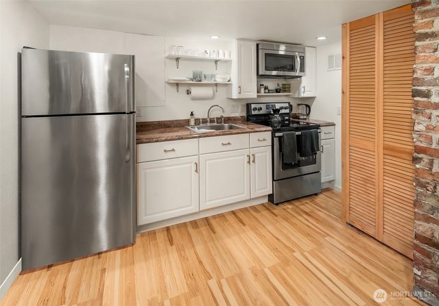 2820 27th Avenue W, Seattle, WA 98199