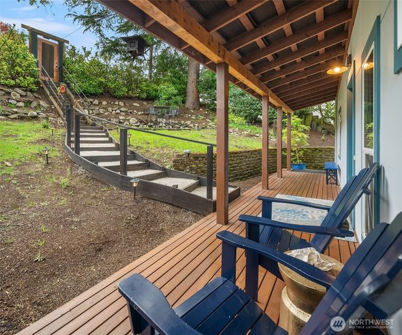 2820 27th Avenue W, Seattle, WA 98199