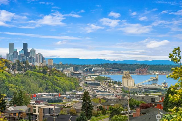 2820 27th Avenue W, Seattle, WA 98199