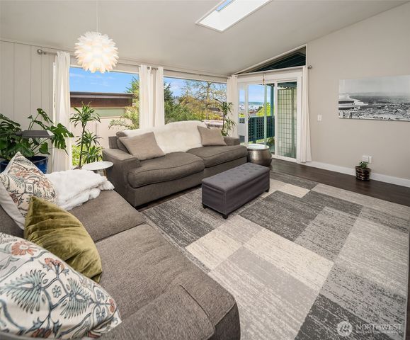 2820 27th Avenue W, Seattle, WA 98199