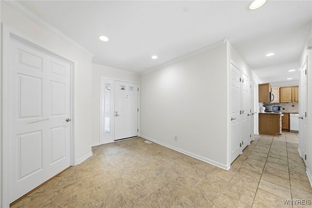 74 Moon Walk, Tonawanda, NY 14150