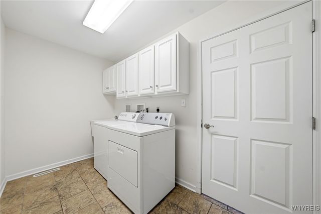 74 Moon Walk, Tonawanda, NY 14150