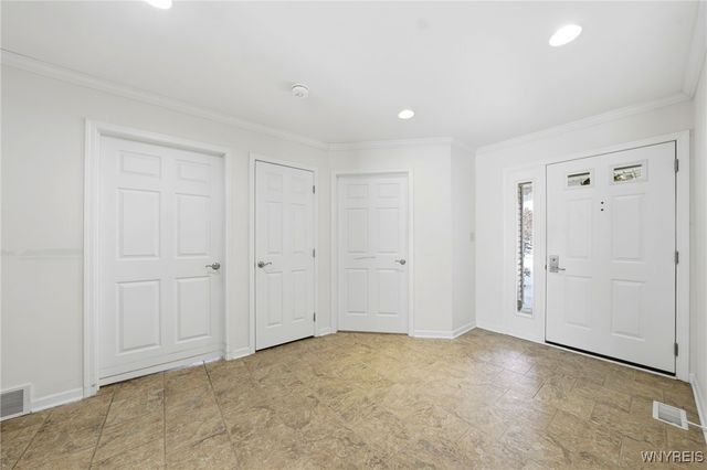 74 Moon Walk, Tonawanda, NY 14150