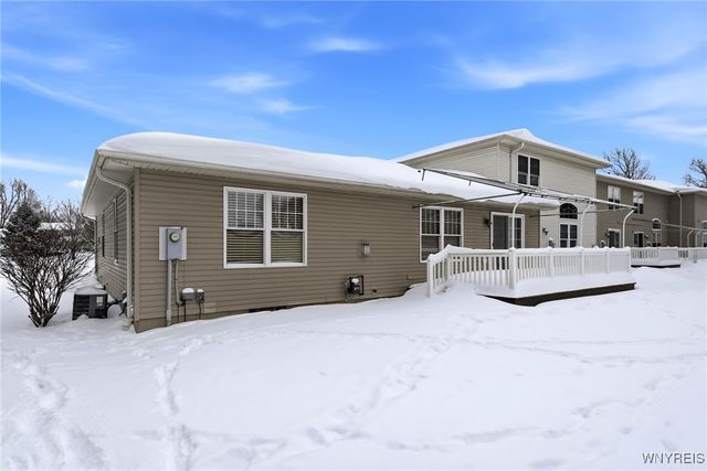 74 Moon Walk, Tonawanda, NY 14150