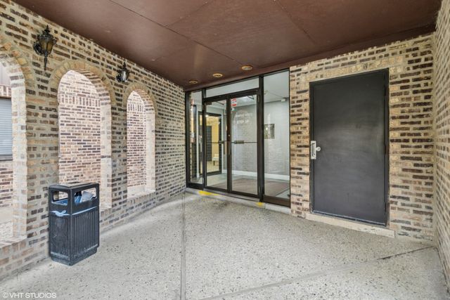601 W Huntington Comm Road 305, Mount Prospect, IL 60056