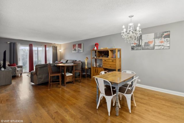 601 W Huntington Comm Road 305, Mount Prospect, IL 60056