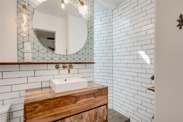 2404 Barton SKWY, Austin, TX 78704