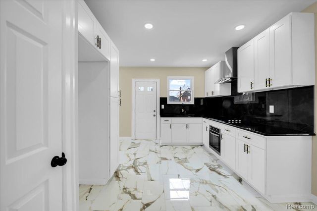 16121 Rosemont Avenue, Detroit, MI 48219