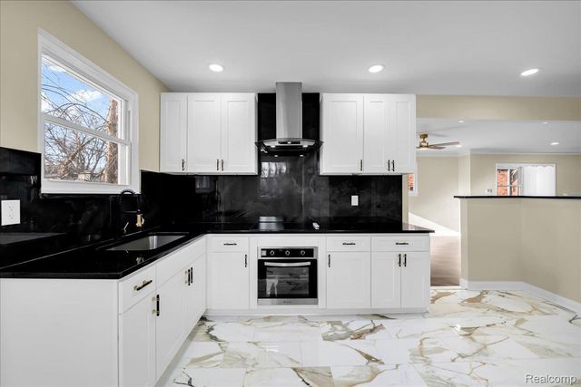 16121 Rosemont Avenue, Detroit, MI 48219