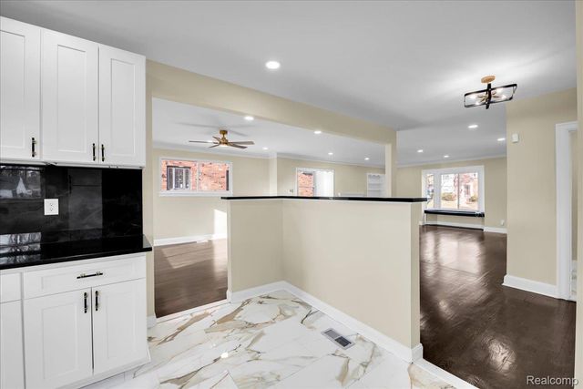 16121 Rosemont Avenue, Detroit, MI 48219