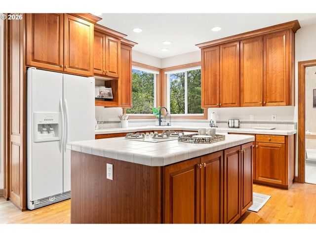 65 Se AVONDALE Ct, Gresham, OR 97080