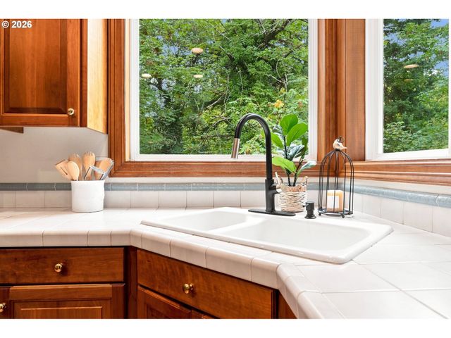 65 Se AVONDALE Ct, Gresham, OR 97080